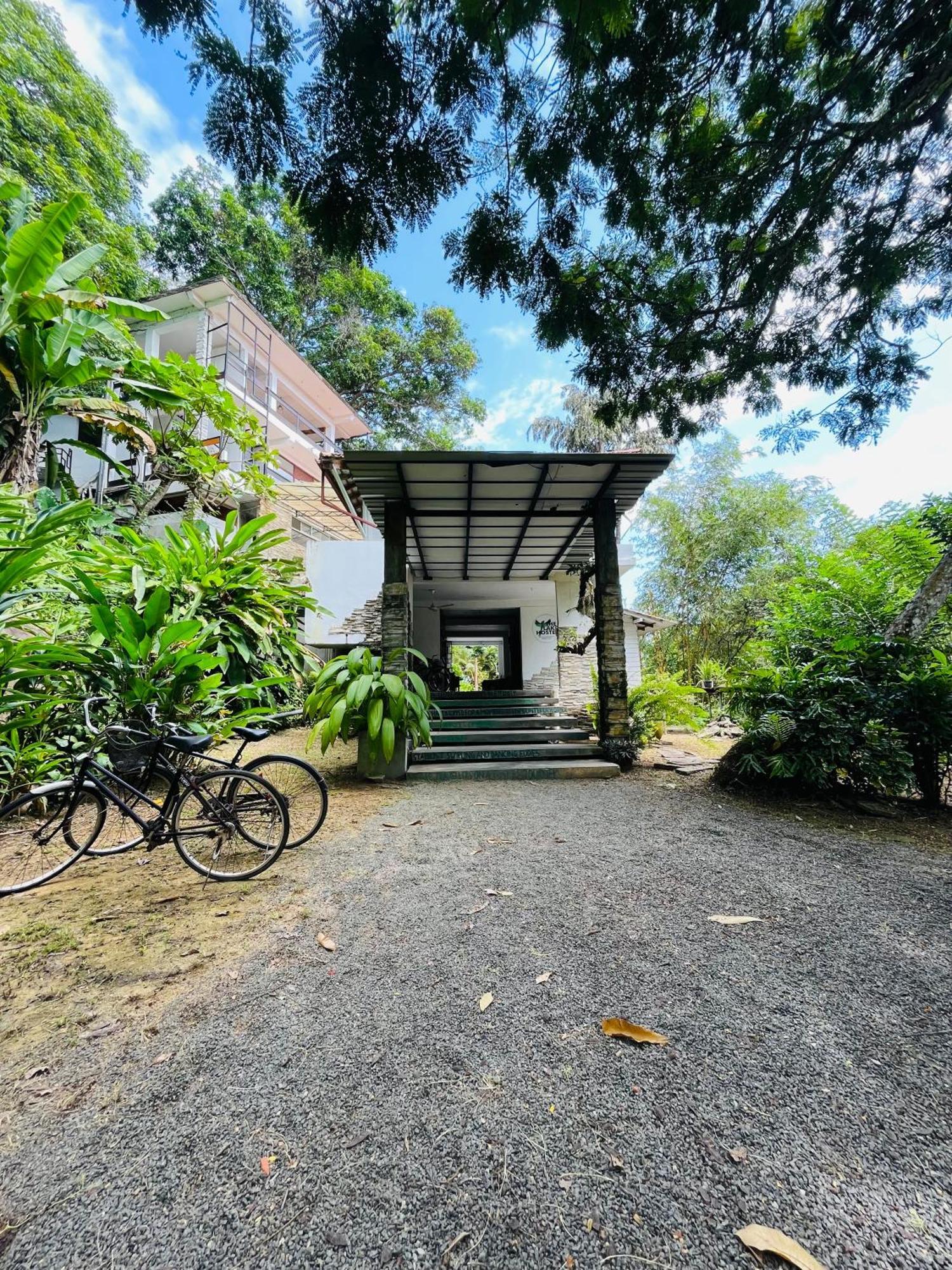 Thelakehostel Хиккадува Экстерьер фото