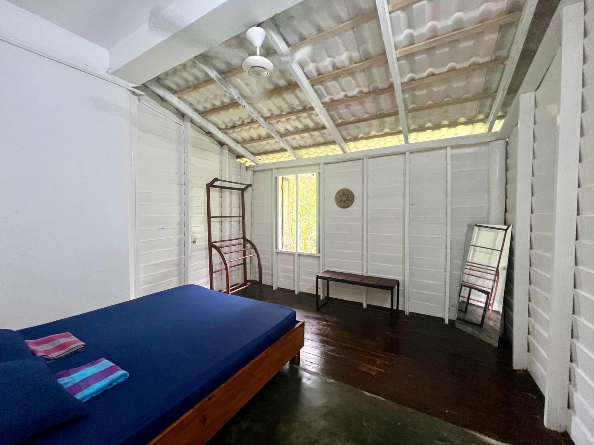 Thelakehostel Хиккадува Экстерьер фото